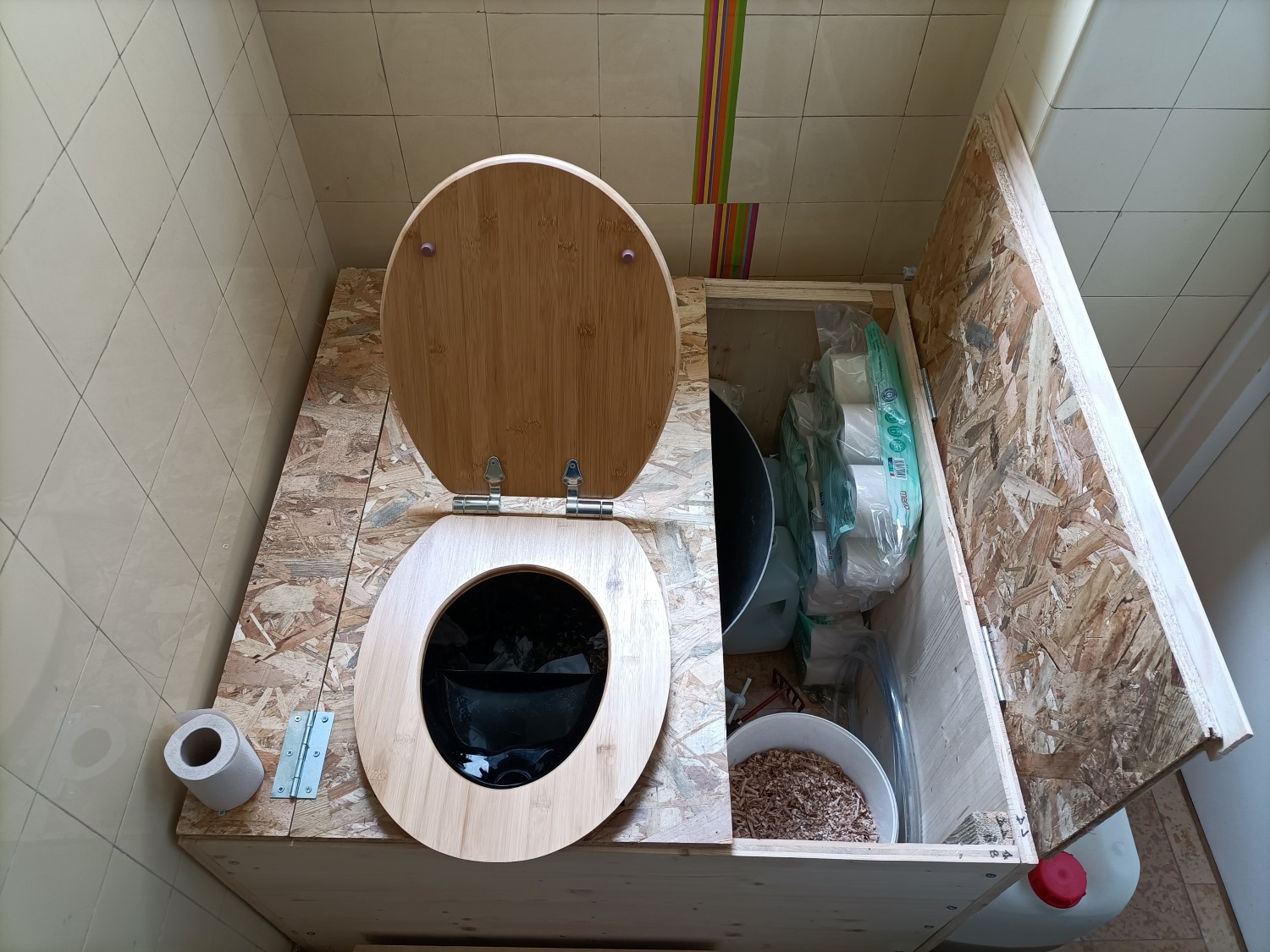 Soirée de présentation du Cacaroussel, la toilette sèche du bureau de JNE